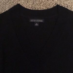 Banana Republic V-Neck Wool Short Sleeve
